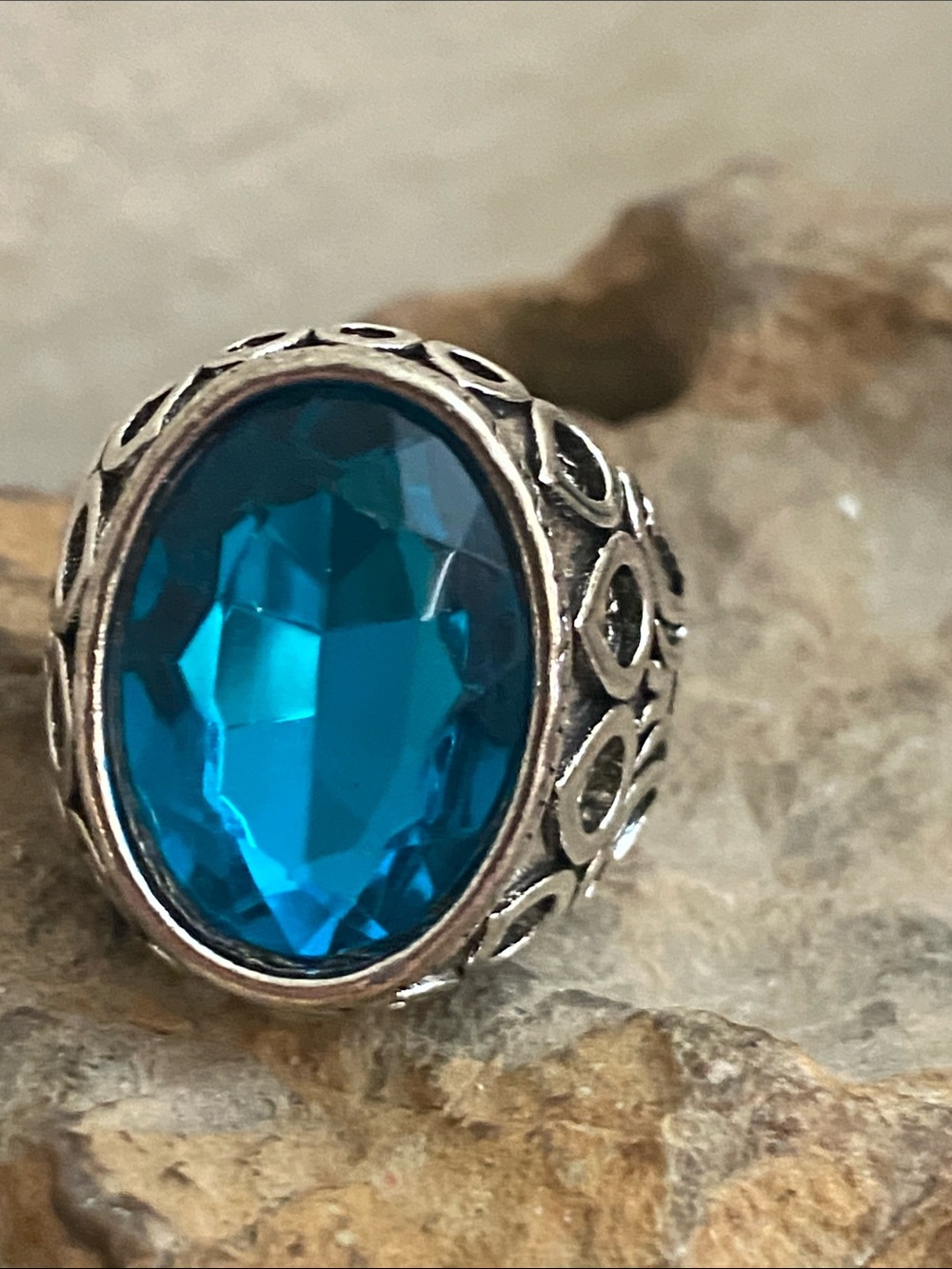 5/$10❤️❤️❤️NEW Silver Tone Zinc Alloy Faceted Aqua Cabochon Ring